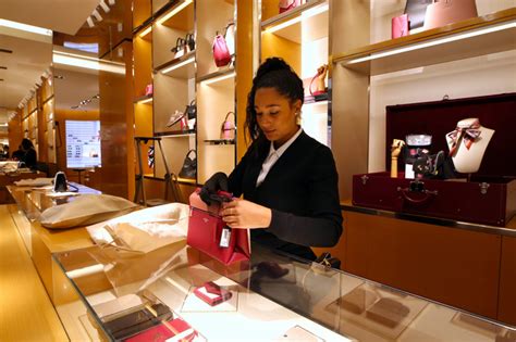 salaire vendeur louis vuitton